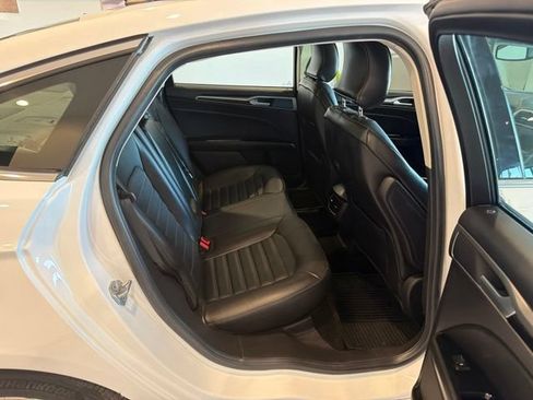 Used 2016 Ford Fusion SE w/ Equipment Group 202A FWD image 17