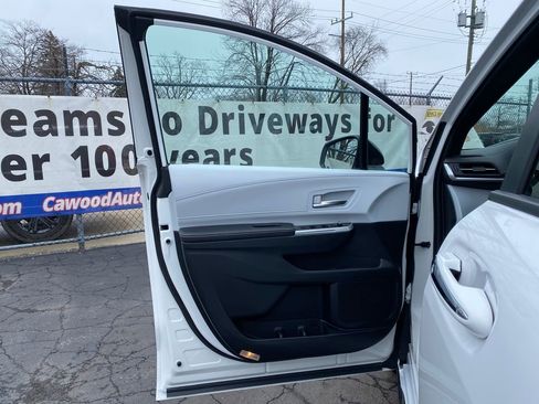 Used 2025 Toyota Sienna XSE image 13