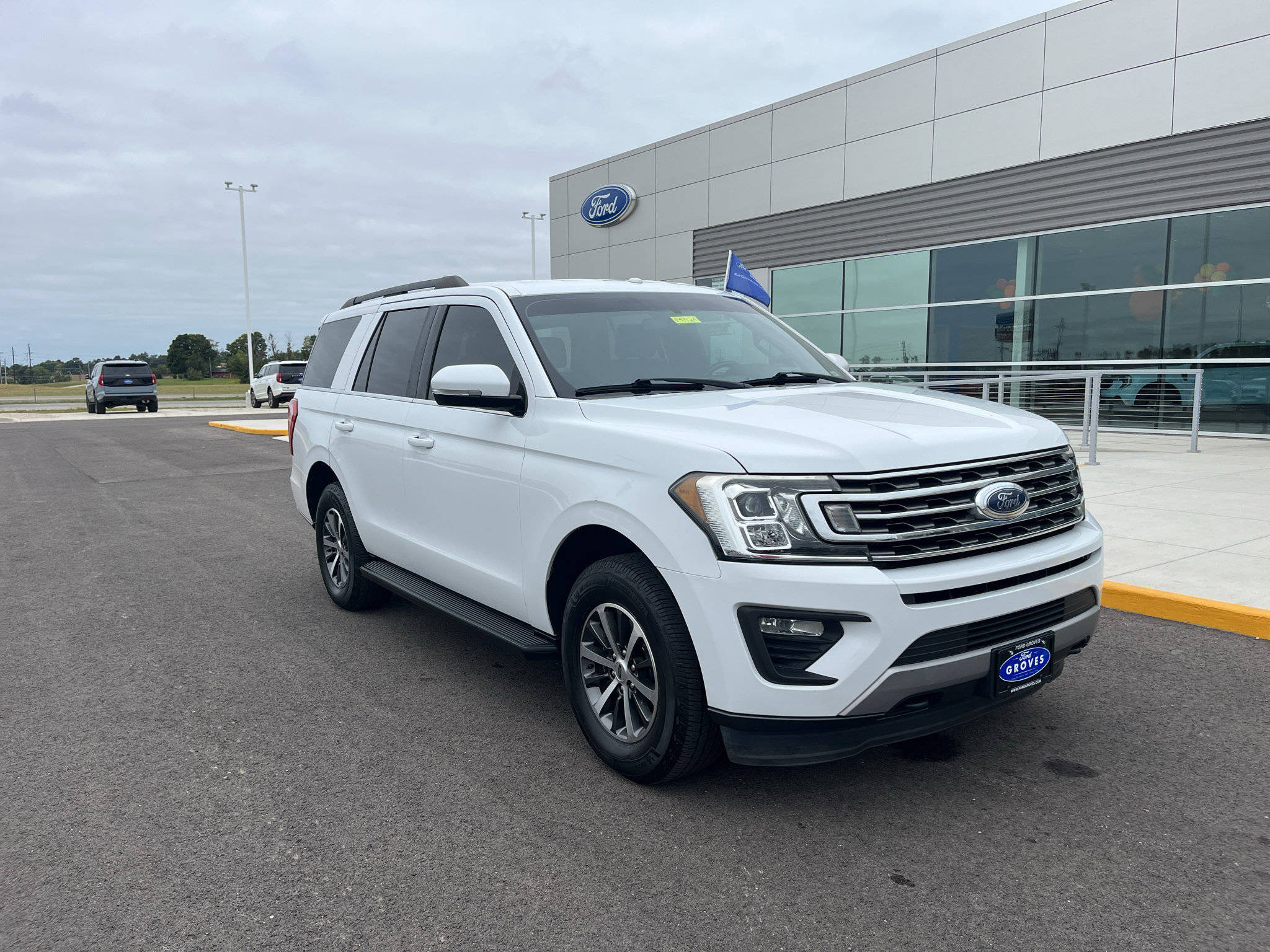 Used 2019 Ford Expedition XLT w/ Equipment Group 201A AWD/4WD image 3