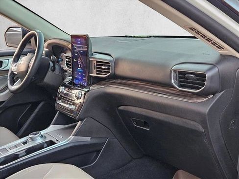 Certified 2022 Ford Explorer Limited w/ Limited Technology Package image 24