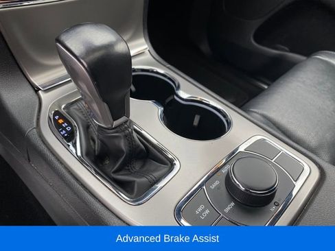 Used 2022 Jeep Grand Cherokee Limited w/ Luxury Group II image 12