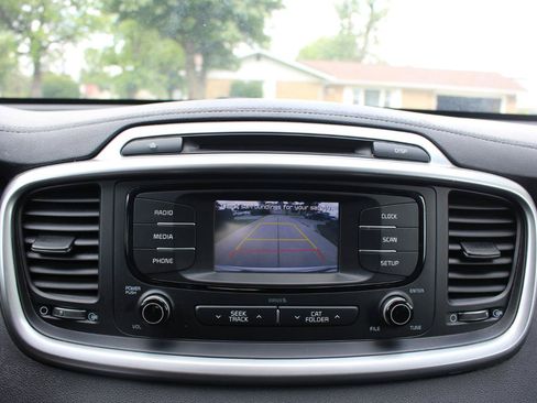 Used 2017 Kia Sorento FWD image 22