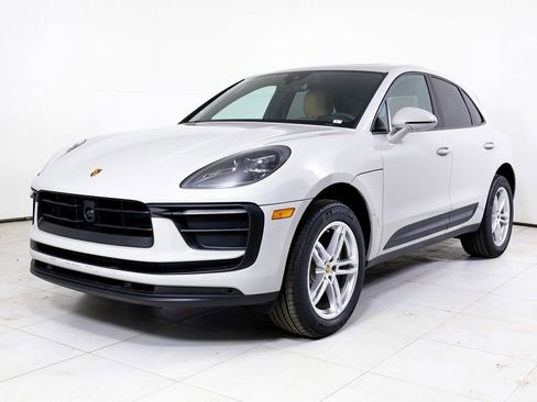 New 2026 Porsche Macan image 1