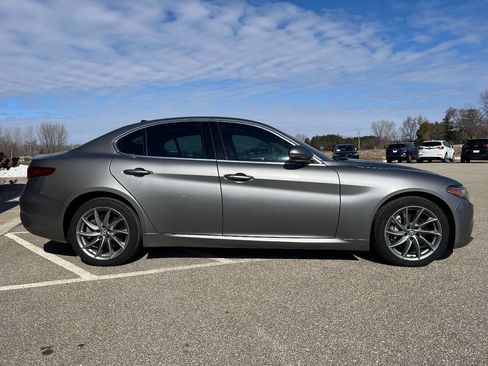 Used 2017 Alfa Romeo Giulia Ti image 4