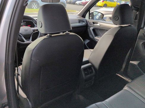 Used 2023 Volkswagen Tiguan SE R-Line image 18