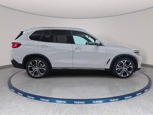 Used 2023 BMW X5 xDrive40i w/ Premium Package image 4