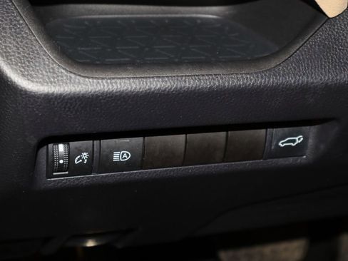 Used 2021 Toyota RAV4 XLE Premium image 22