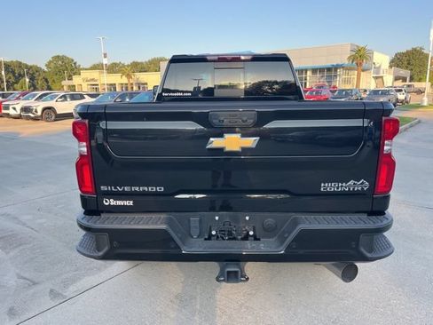 Used 2024 Chevrolet Silverado 2500 High Country w/ Z71 Off-Road Package AWD/4WD image 6