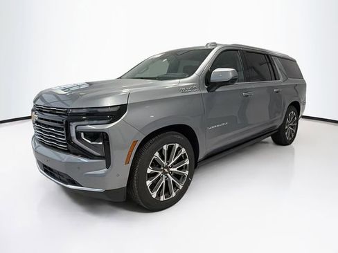 New 2026 Chevrolet Suburban High Country image 3