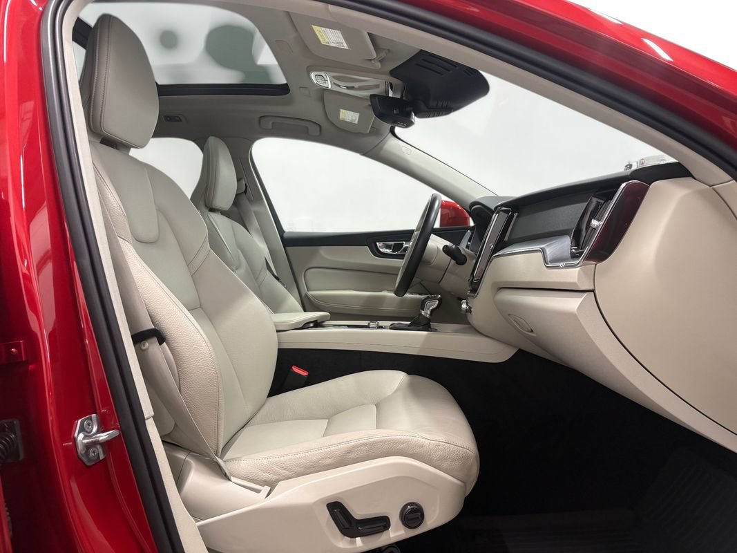 Used 2020 Volvo XC60 T5 Momentum w/ Protection Package AWD/4WD image 15