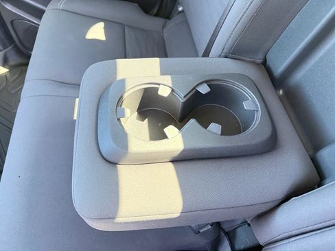 Used 2023 Nissan Frontier SV image 8