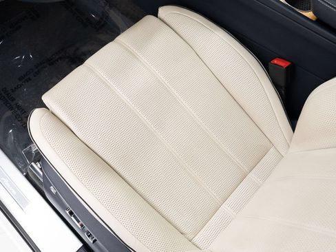 Certified 2023 Bentley Bentayga AWD/4WD image 19