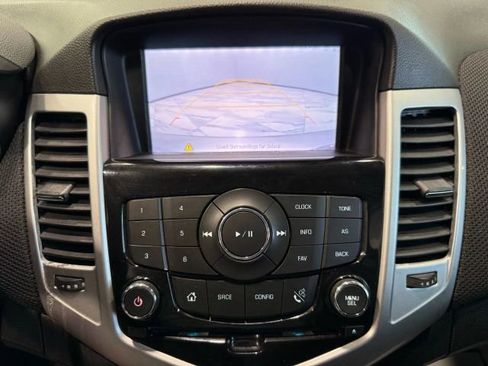 Used 2016 Chevrolet Cruze LT w/ Technology Package image 21