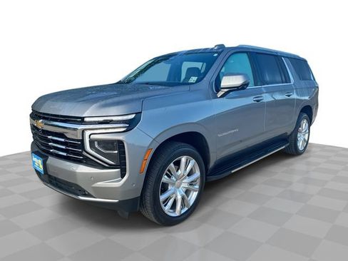 Certified 2025 Chevrolet Suburban LT w/ Comfort Package RWD image 1