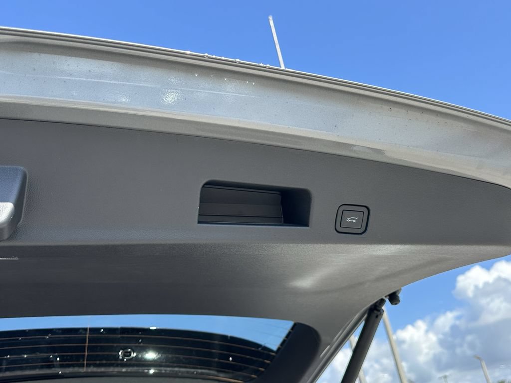 New 2026 Chevrolet Traverse RS FWD image 9