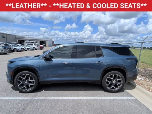 Used 2025 Chevrolet Traverse High Country FWD image 5