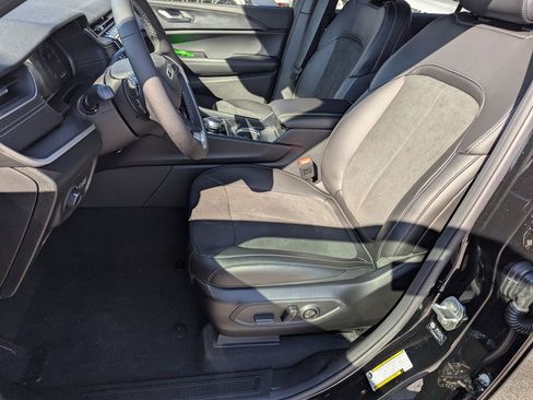 New 2025 Jeep Grand Cherokee L Altitude image 12