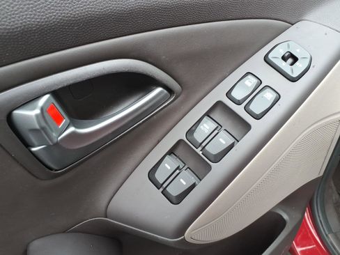 Used 2015 Hyundai Tucson SE image 12