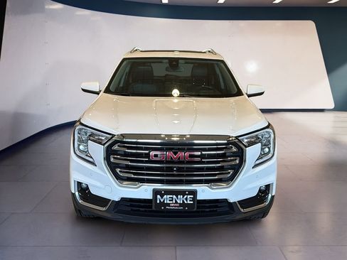 Used 2022 GMC Terrain SLT w/ Infotainment Package II image 2