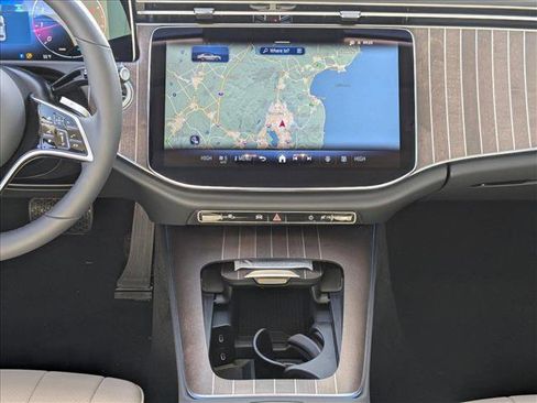 Used 2025 Mercedes-Benz E 350 Sedan image 11