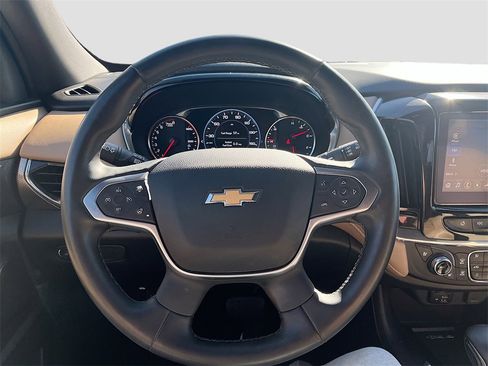 Used 2023 Chevrolet Traverse Premier image 11
