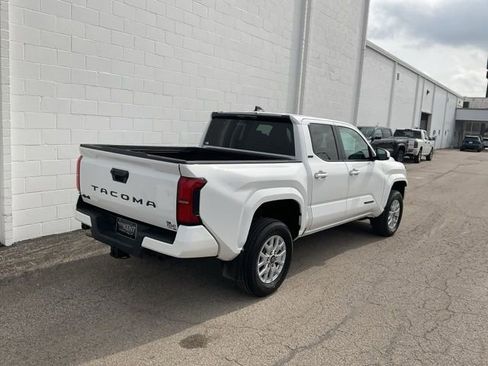 Used 2024 Toyota Tacoma SR5 image 4