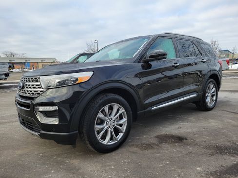 Used 2023 Ford Explorer Limited w/ Limited Technology Package image 2