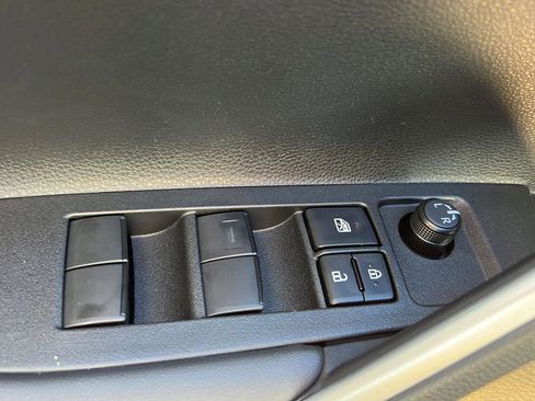 Used 2026 Toyota Corolla Cross L image 12