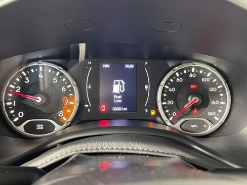 Used 2017 Jeep Renegade Latitude FWD image 5