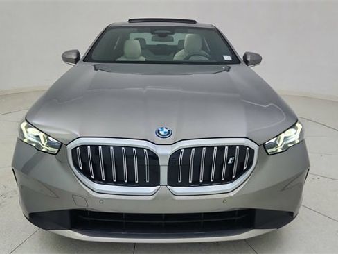 Used 2025 BMW i5 xDrive40 image 13