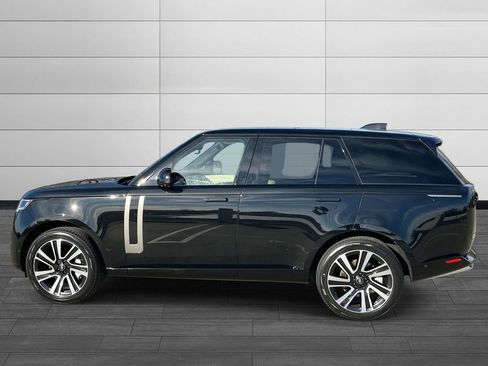 Used 2023 Land Rover Range Rover SE image 2