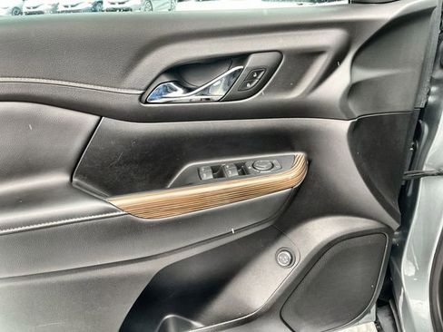 Used 2023 GMC Acadia SLE w/ Driver Convenience Package image 17