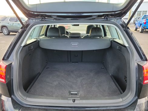 Used 2018 Volkswagen Golf SEL FWD image 8
