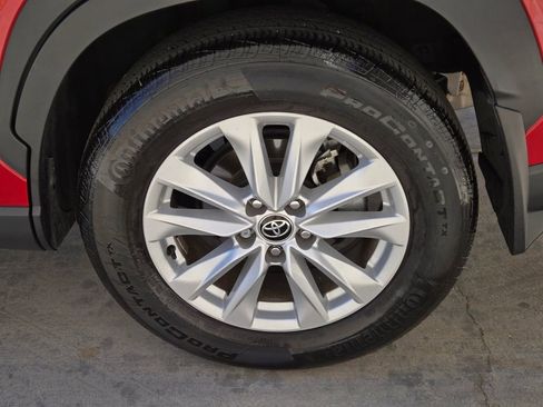 Used 2022 Toyota Corolla Cross LE image 10