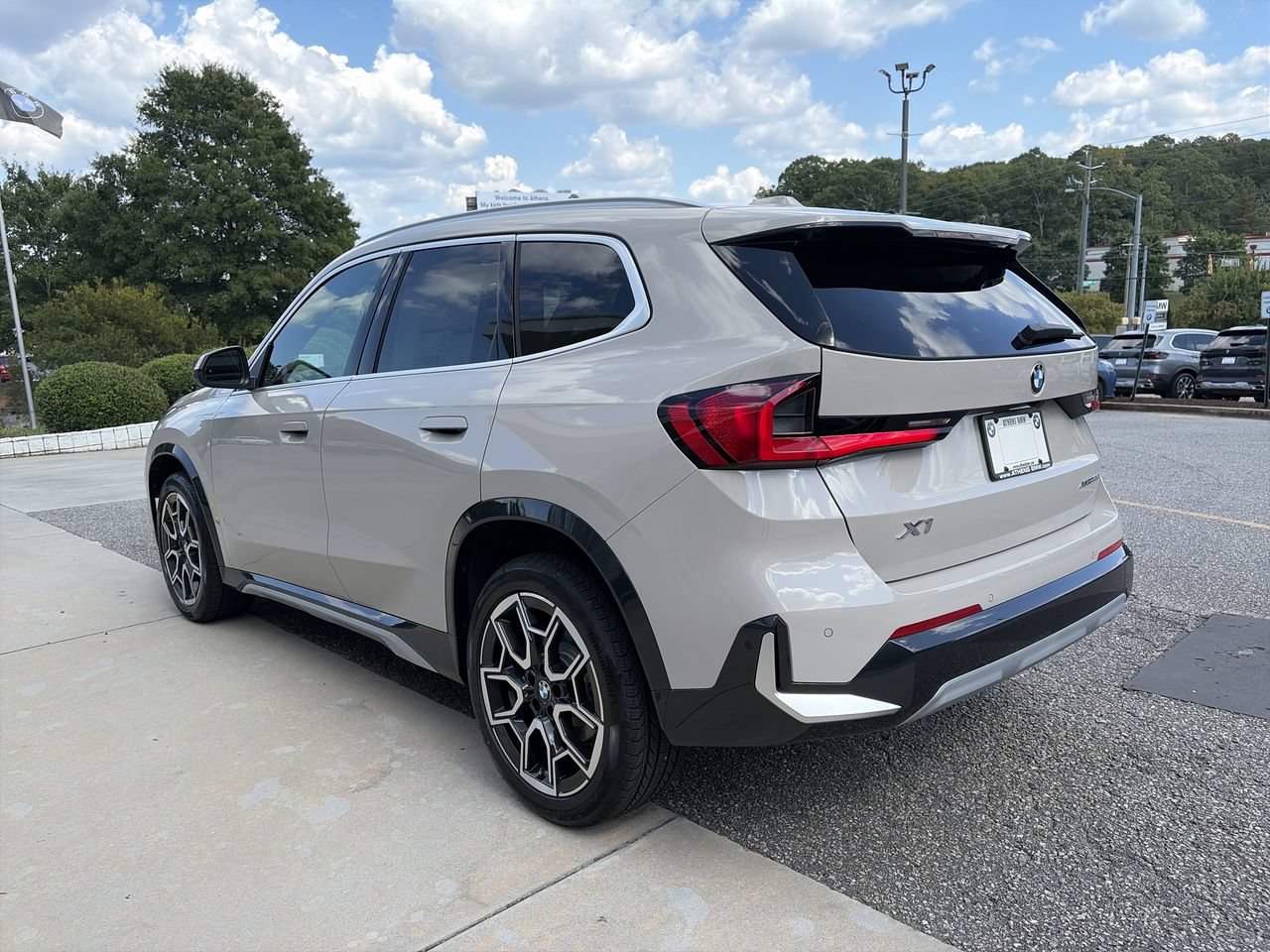 Used 2027 BMW X1 xDrive28i AWD/4WD image 6