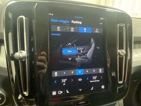 Certified 2025 Volvo XC40 B5 Plus image 24