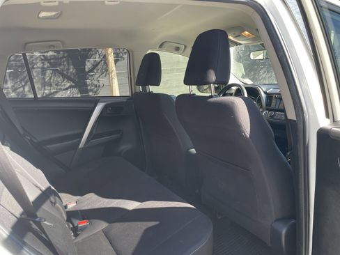 Used 2018 Toyota RAV4 LE image 6
