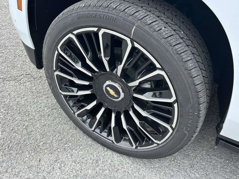 New 2026 Chevrolet Tahoe High Country AWD/4WD image 9