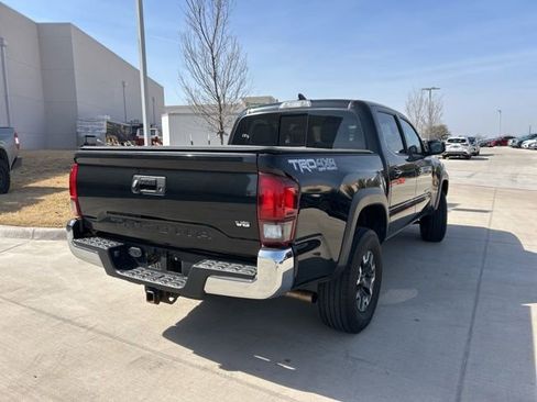 Used 2019 Toyota Tacoma TRD Off-Road image 4