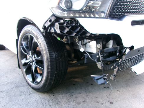 Used 2020 Dodge Durango R/T w/ Blacktop Package AWD/4WD image 2