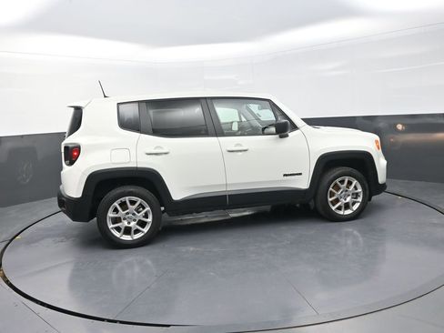 Used 2023 Jeep Renegade Latitude image 11