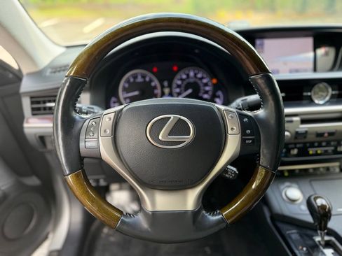 Used 2013 Lexus ES 350 w/ Luxury Pkg FWD image 22