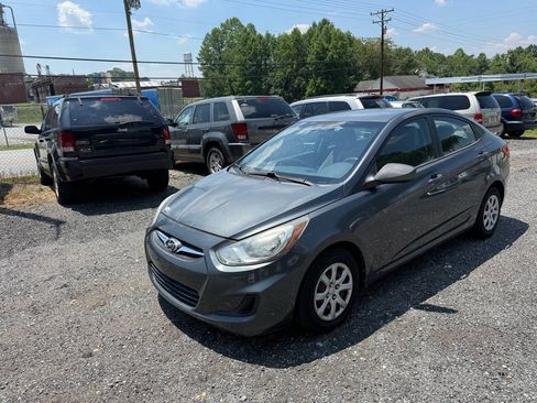 Used 2012 Hyundai Accent GLS FWD image 5