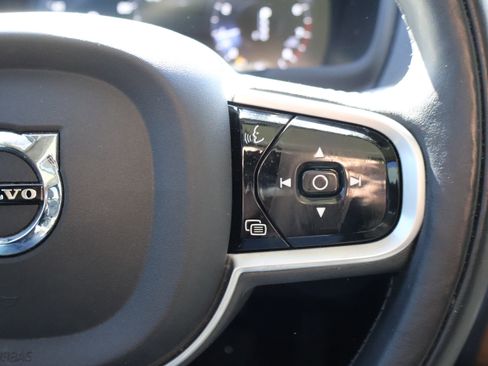 Used 2022 Volvo XC90 T6 Momentum w/ Advanced Package image 37