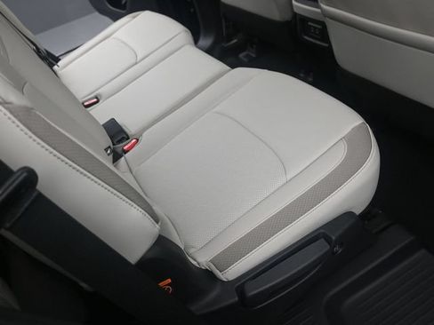 New 2026 Nissan Pathfinder SL FWD image 32