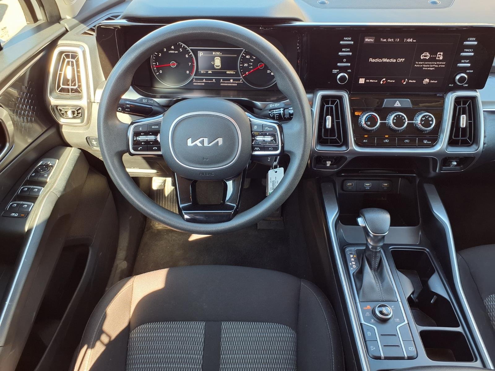 Used 2023 Kia Sorento LX AWD/4WD image 5