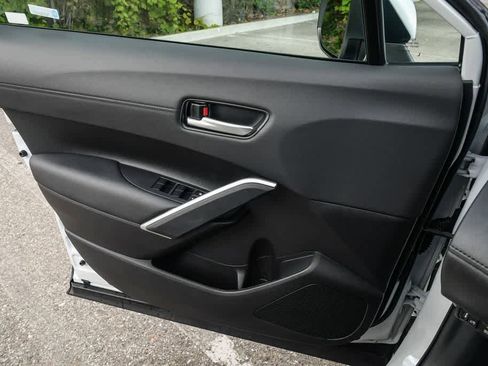 Used 2023 Toyota Corolla Cross XLE w/ Convenience Package FWD image 25