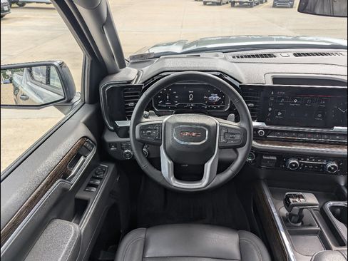 Used 2025 GMC Sierra 1500 Elevation w/ Elevation Premium Package AWD/4WD image 3