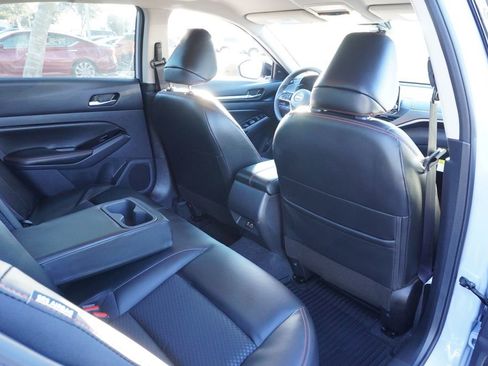 Used 2025 Nissan Altima 2.5 SR image 10