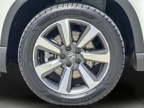 Used 2024 Honda Pilot Touring image 27